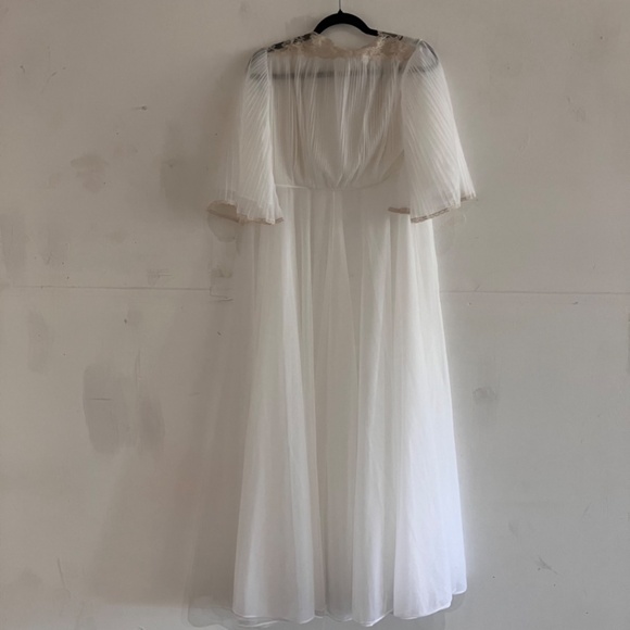 Vintage ivory and cream sheer full length Chemise - Picture 13 of 13